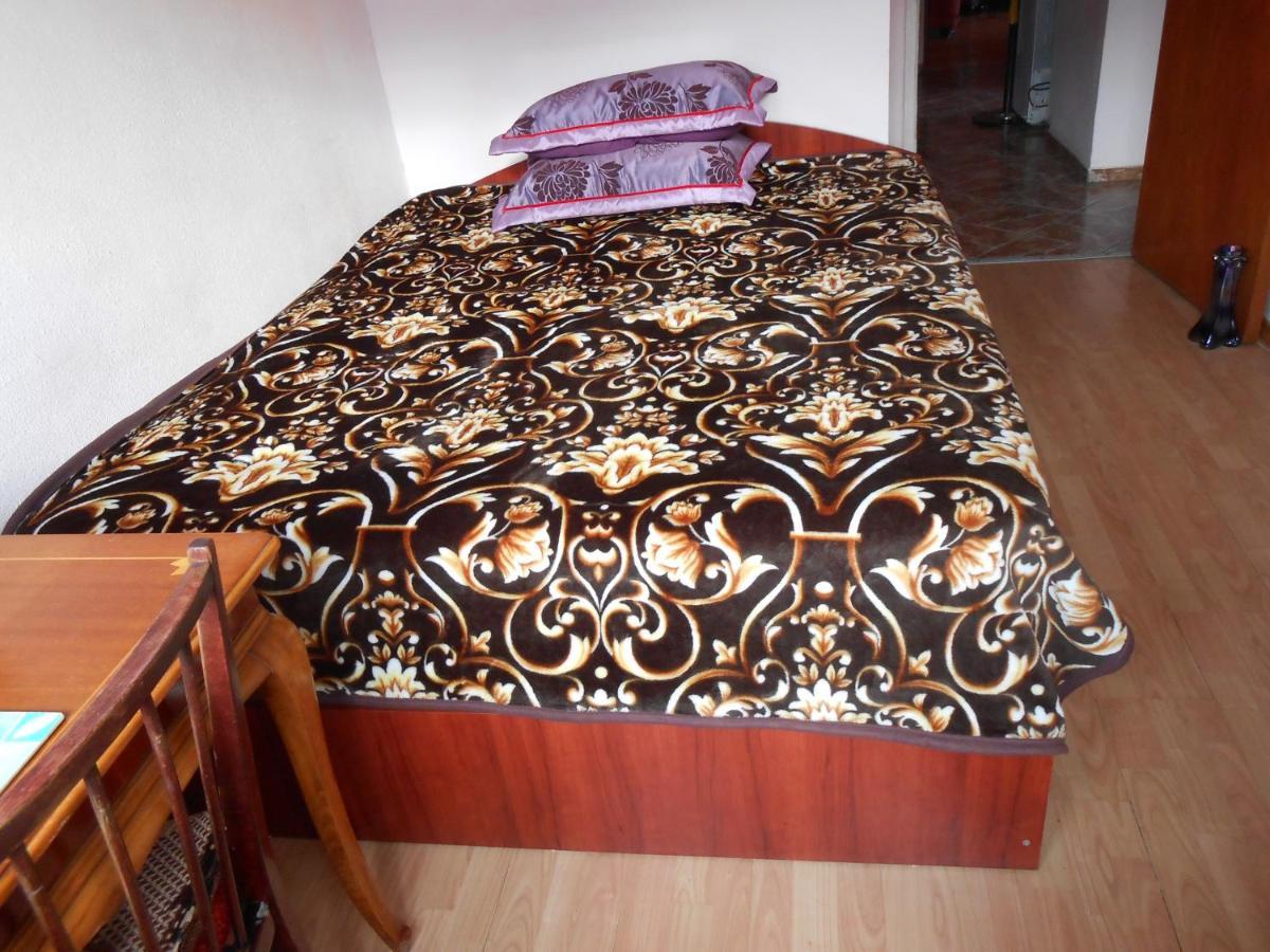 Gazde/Camere de închiriat Host Tina Bucureşti