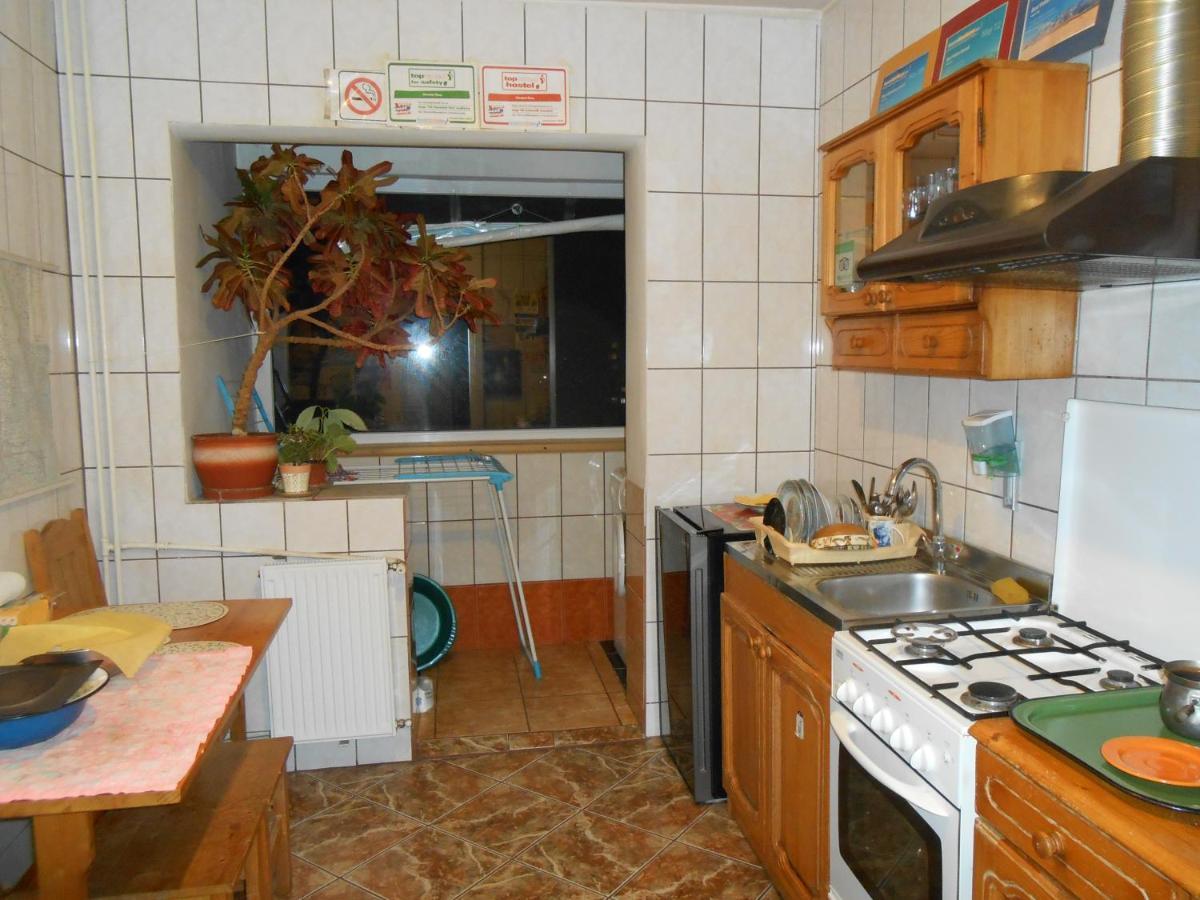 Gazde/Camere de închiriat Host Tina